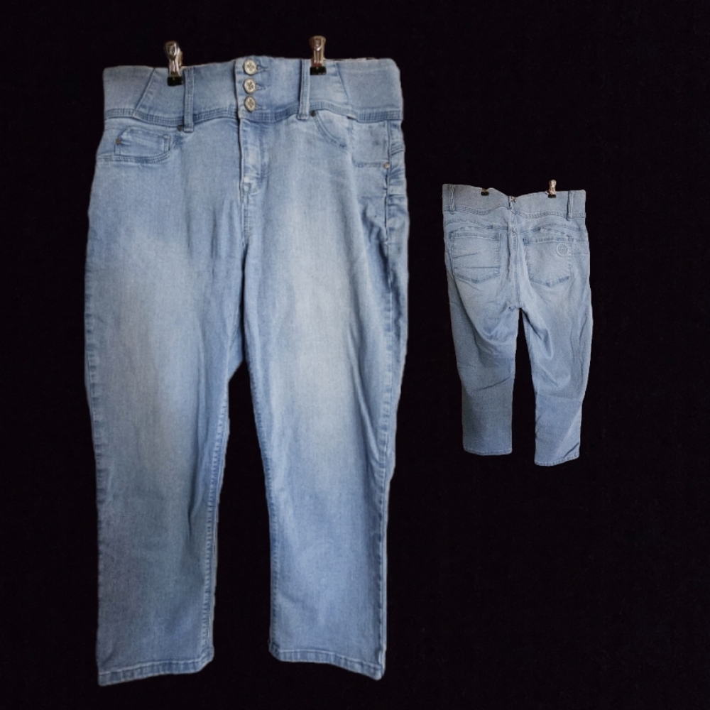 Laurie Felt Light Blue Cropped Jeans